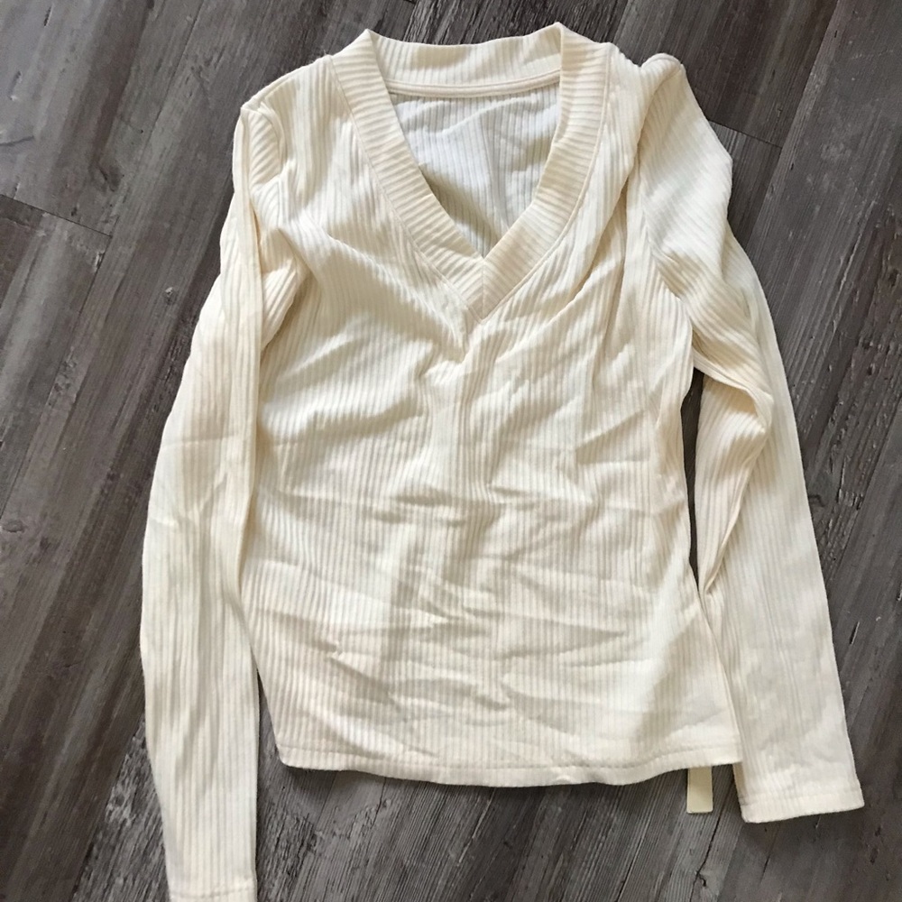 OGL NWT Cream V-Neck Ribbed Sweater